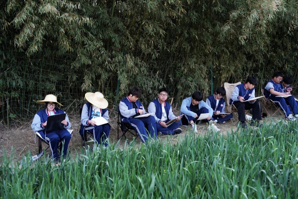 【寻色秦岭·艺文共生】​——写生日记：在鲍旗寨的晨雾暮霭中捕捉乡土美学基因