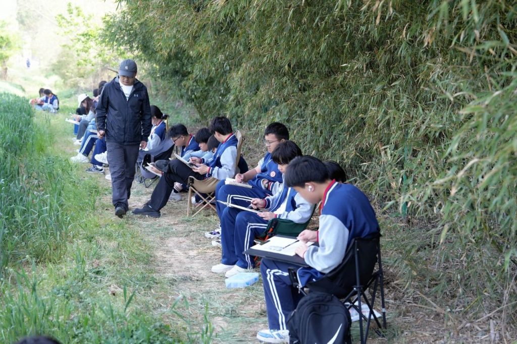【寻色秦岭·艺文共生】​——写生日记：在鲍旗寨的晨雾暮霭中捕捉乡土美学基因