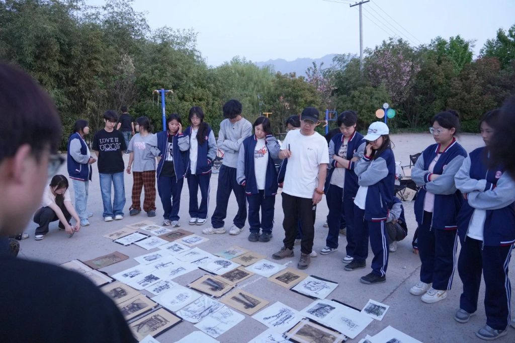 【寻色秦岭·艺文共生】​——写生日记：在鲍旗寨的晨雾暮霭中捕捉乡土美学基因