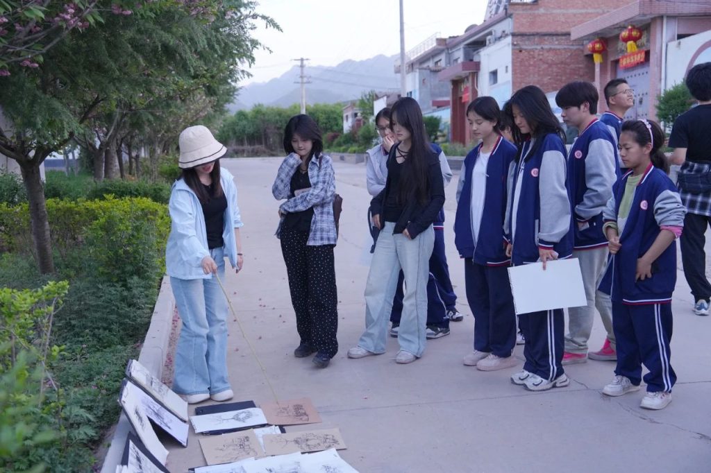 【寻色秦岭·艺文共生】​——写生日记：在鲍旗寨的晨雾暮霭中捕捉乡土美学基因