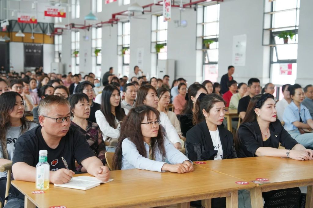 从课堂到家庭：西安博雅艺术职业高中打造沉浸式家校共育现场