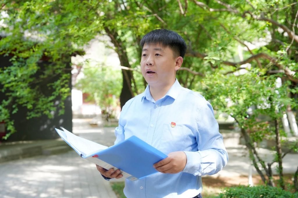 从诗圣精神到青春誓言：西安博雅艺术职业高中师生赴杜甫纪念馆举行入团仪式