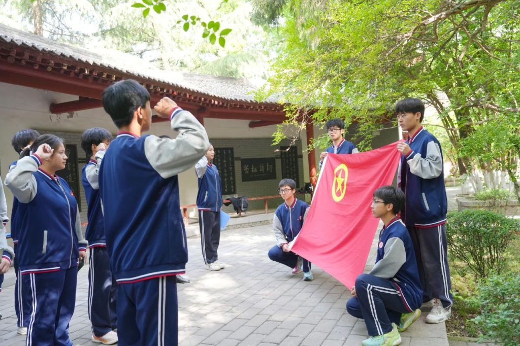从诗圣精神到青春誓言：西安博雅艺术职业高中师生赴杜甫纪念馆举行入团仪式