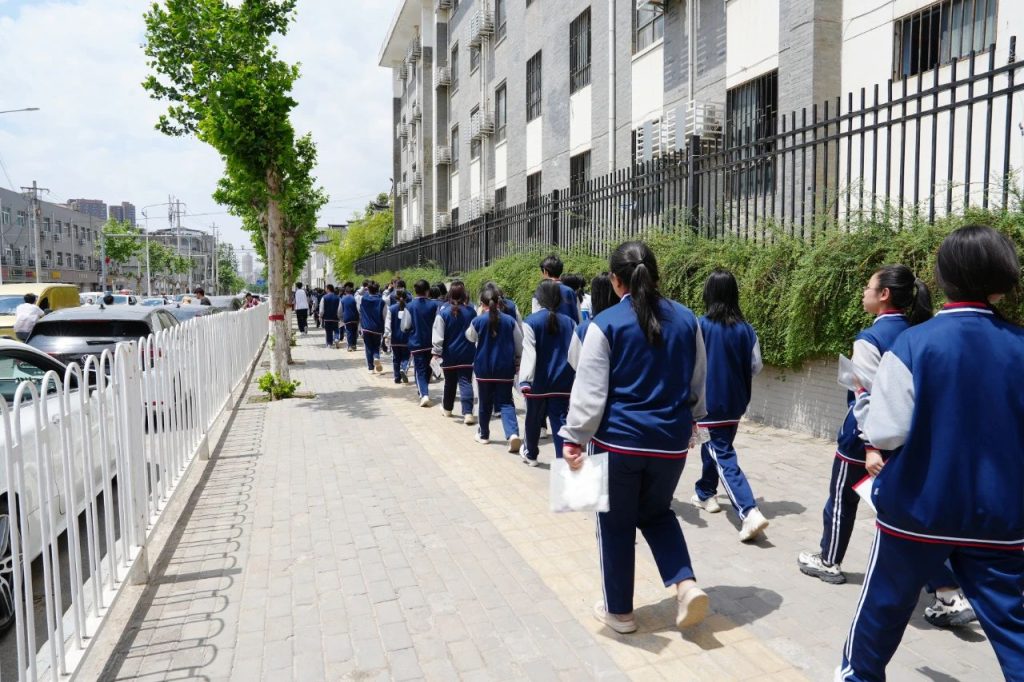 青春的战场，我们并肩同行！西安博雅艺术职业高中学考送考纪实