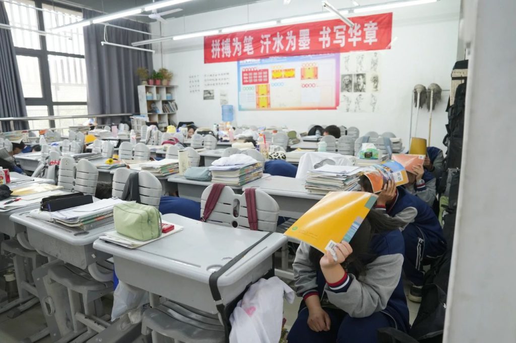 西安博雅艺术职业高中开展防震减灾应急疏散演练