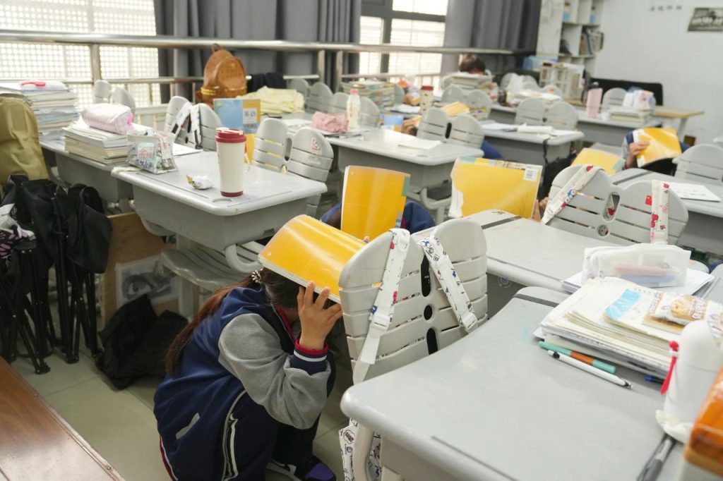 西安博雅艺术职业高中开展防震减灾应急疏散演练