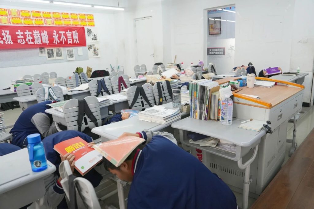 西安博雅艺术职业高中开展防震减灾应急疏散演练