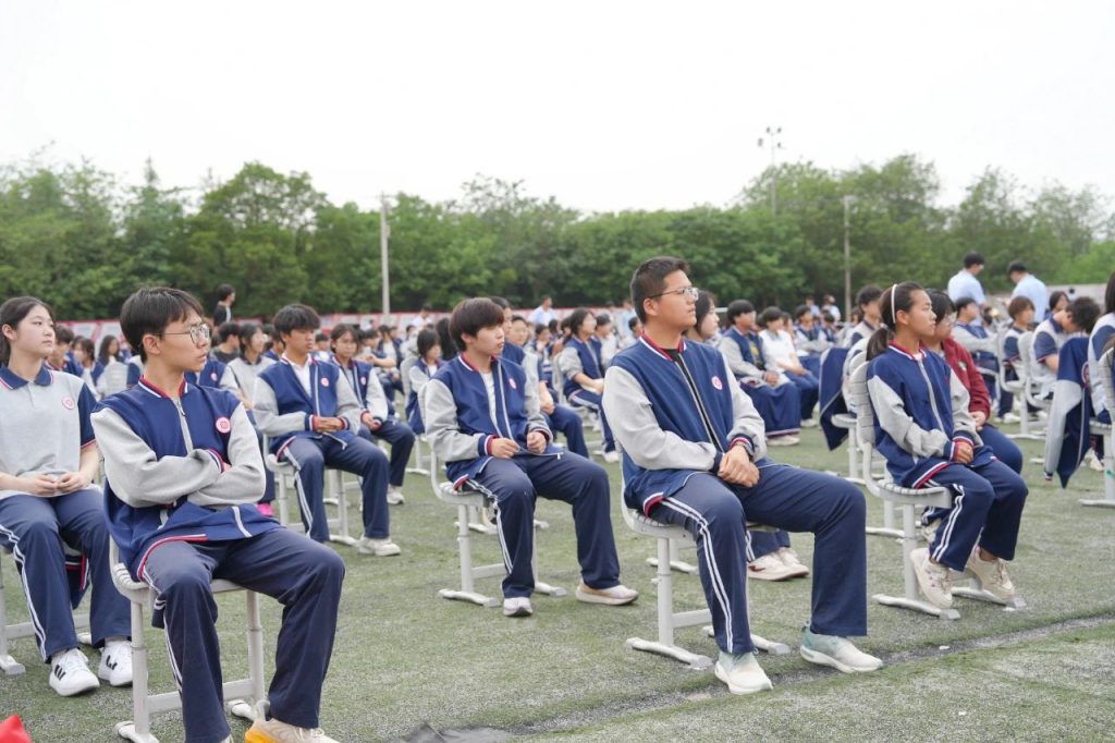 从“纸上法律”到“心中敬畏”：西安博雅艺术职业高中法治教育报告会