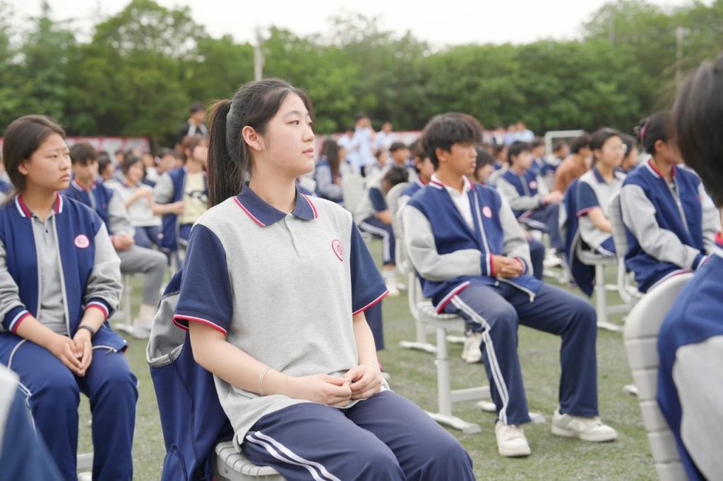 从“纸上法律”到“心中敬畏”：西安博雅艺术职业高中法治教育报告会