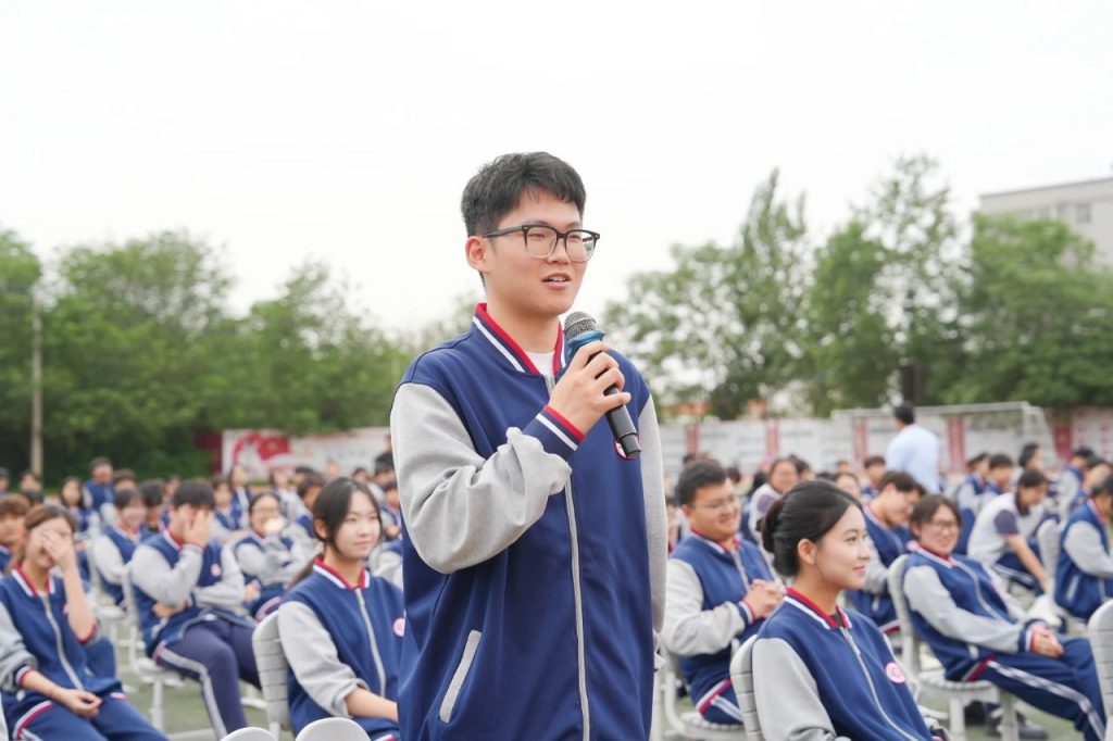 从“纸上法律”到“心中敬畏”：西安博雅艺术职业高中法治教育报告会