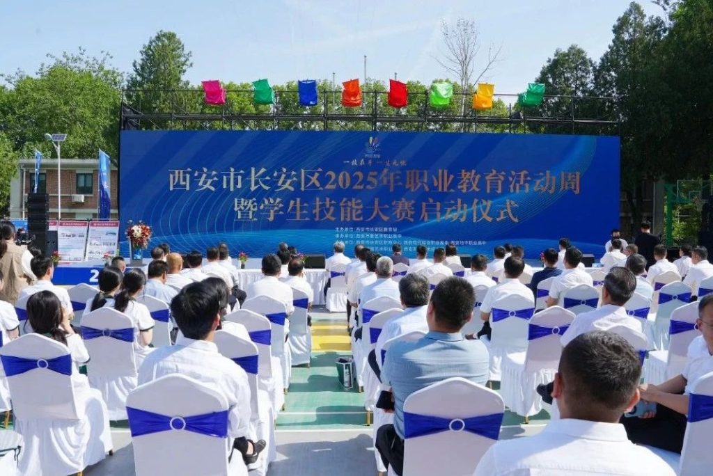 职教周启幕！我校以“非遗+歌舞”立体展演，彰显技能与美育融合新范式