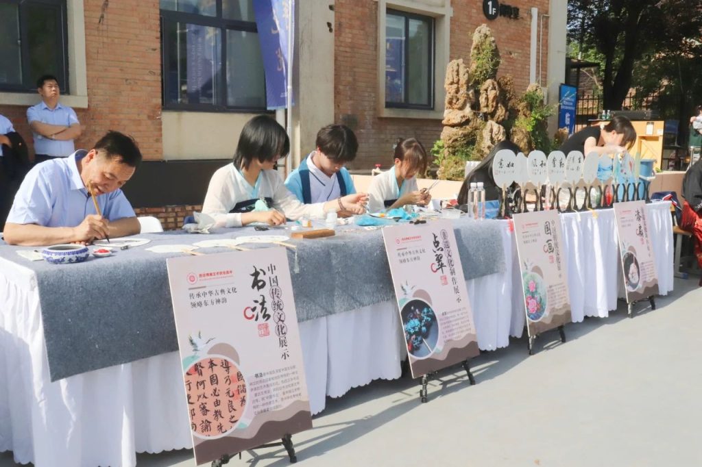 职教周启幕！我校以“非遗+歌舞”立体展演，彰显技能与美育融合新范式