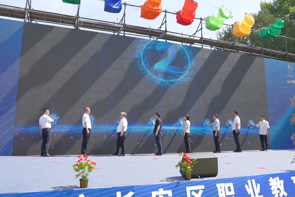 职教周启幕！我校以“非遗+歌舞”立体展演，彰显技能与美育融合新范式
