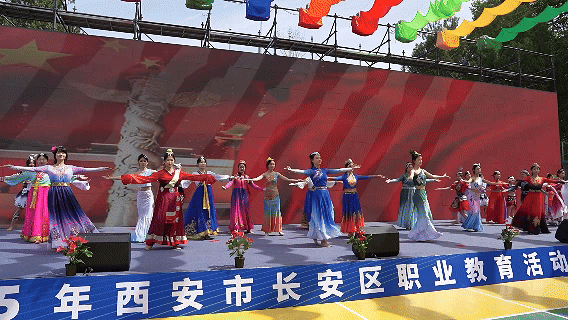 职教周启幕！我校以“非遗+歌舞”立体展演，彰显技能与美育融合新范式
