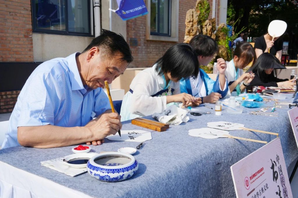 职教周启幕！我校以“非遗+歌舞”立体展演，彰显技能与美育融合新范式