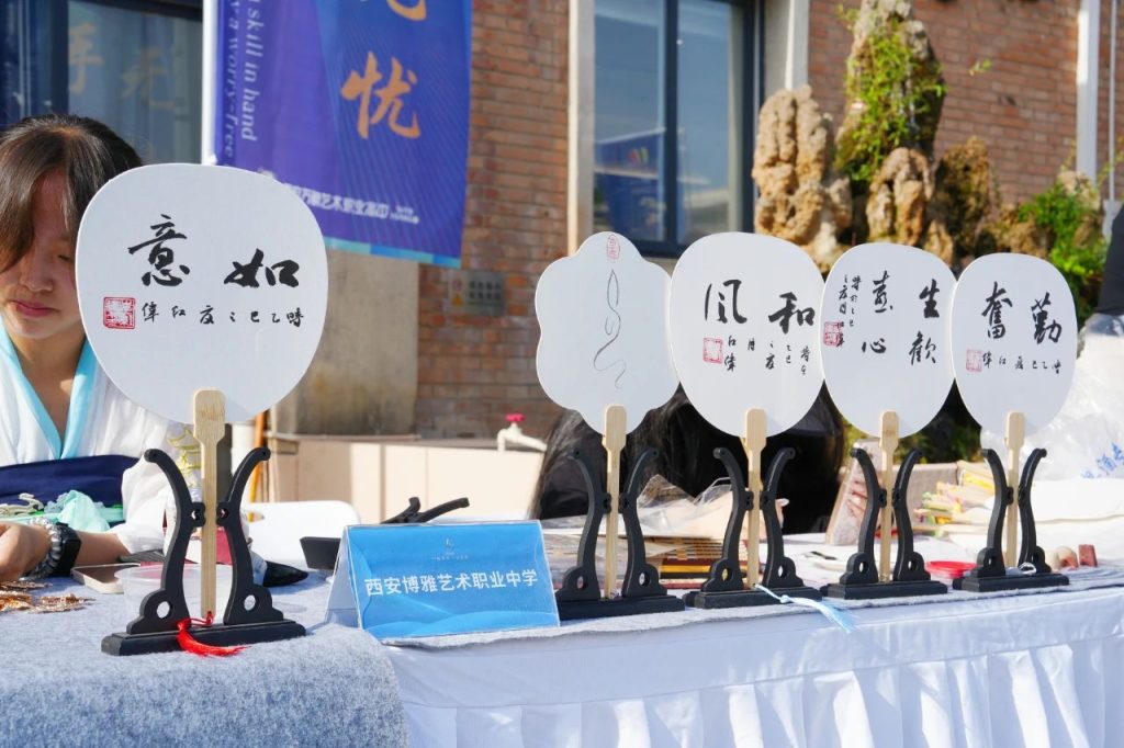 职教周启幕！我校以“非遗+歌舞”立体展演，彰显技能与美育融合新范式