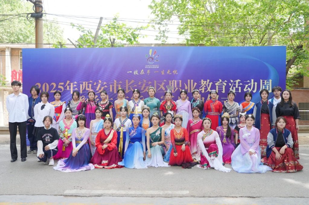 职教周启幕！我校以“非遗+歌舞”立体展演，彰显技能与美育融合新范式