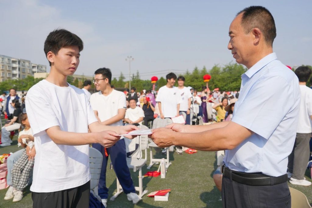 青春不谢幕，梦想再起航 | 西安博雅艺术职业高中2025届毕业典礼暨成人礼