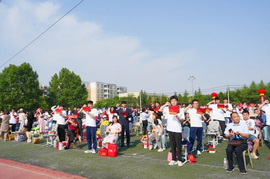 青春不谢幕，梦想再起航 | 西安博雅艺术职业高中2025届毕业典礼暨成人礼