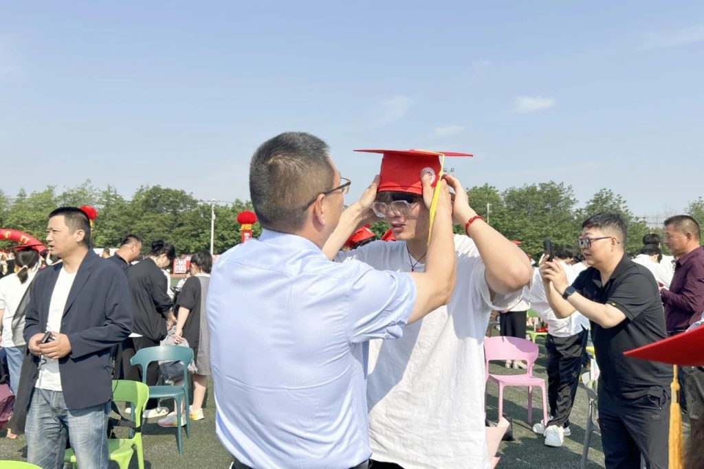 青春不谢幕，梦想再起航 | 西安博雅艺术职业高中2025届毕业典礼暨成人礼