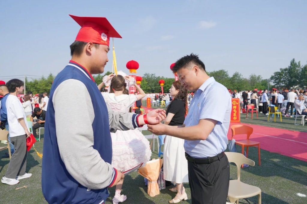 青春不谢幕，梦想再起航 | 西安博雅艺术职业高中2025届毕业典礼暨成人礼