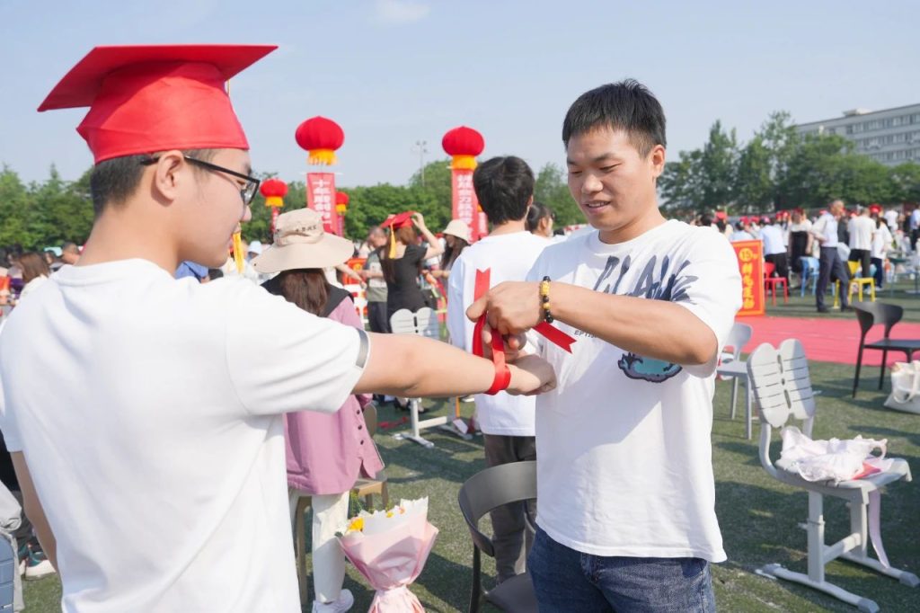 青春不谢幕，梦想再起航 | 西安博雅艺术职业高中2025届毕业典礼暨成人礼