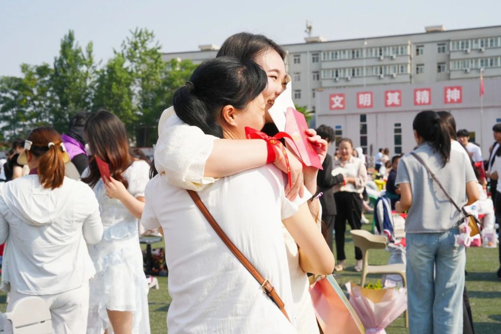 青春不谢幕，梦想再起航 | 西安博雅艺术职业高中2025届毕业典礼暨成人礼