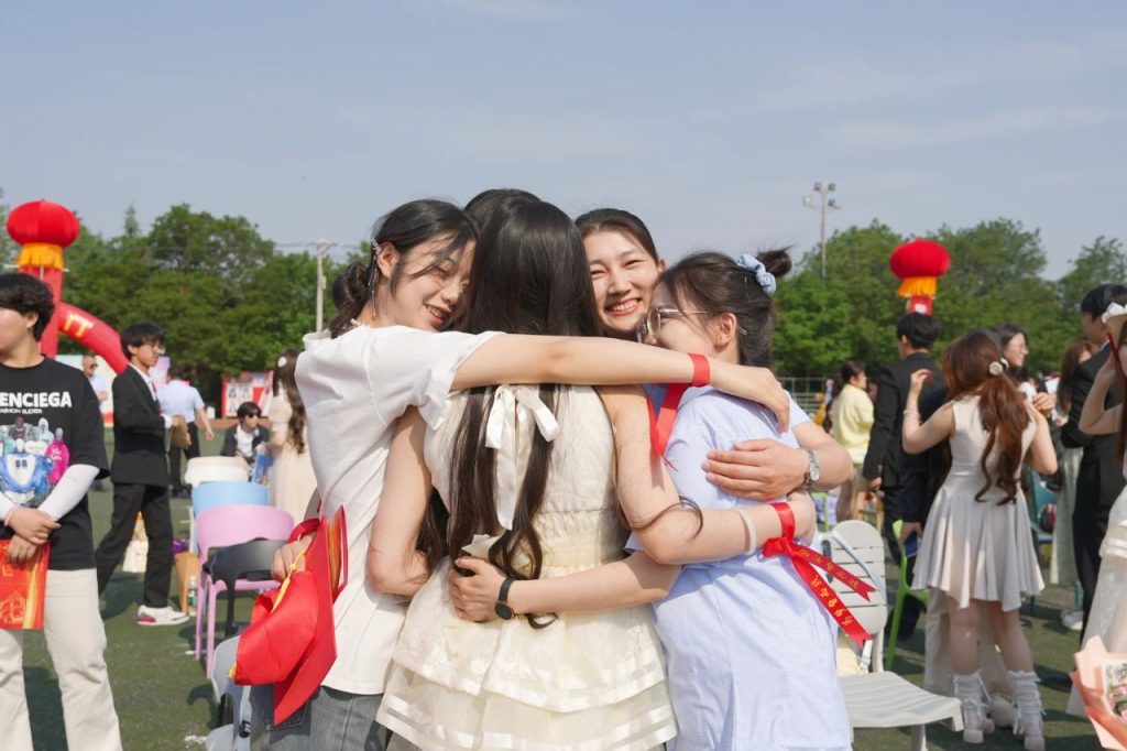 青春不谢幕，梦想再起航 | 西安博雅艺术职业高中2025届毕业典礼暨成人礼