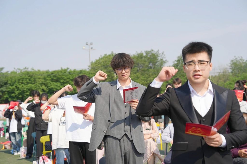 青春不谢幕，梦想再起航 | 西安博雅艺术职业高中2025届毕业典礼暨成人礼