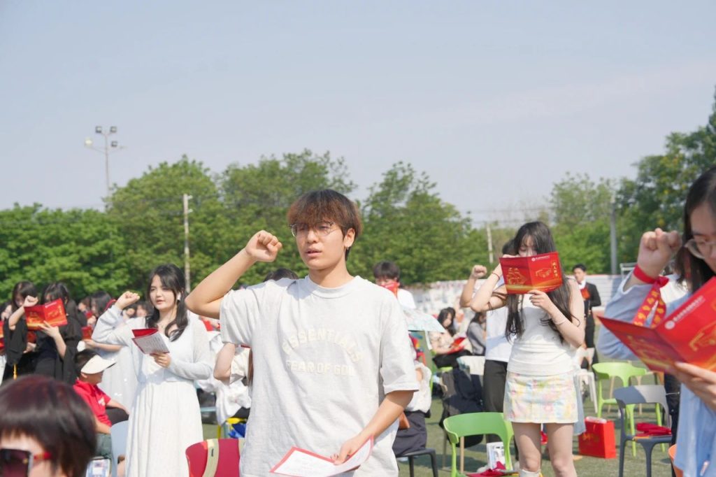 青春不谢幕，梦想再起航 | 西安博雅艺术职业高中2025届毕业典礼暨成人礼