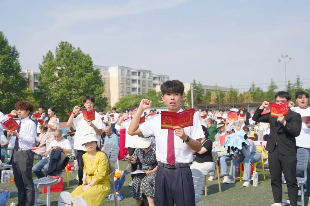 青春不谢幕，梦想再起航 | 西安博雅艺术职业高中2025届毕业典礼暨成人礼
