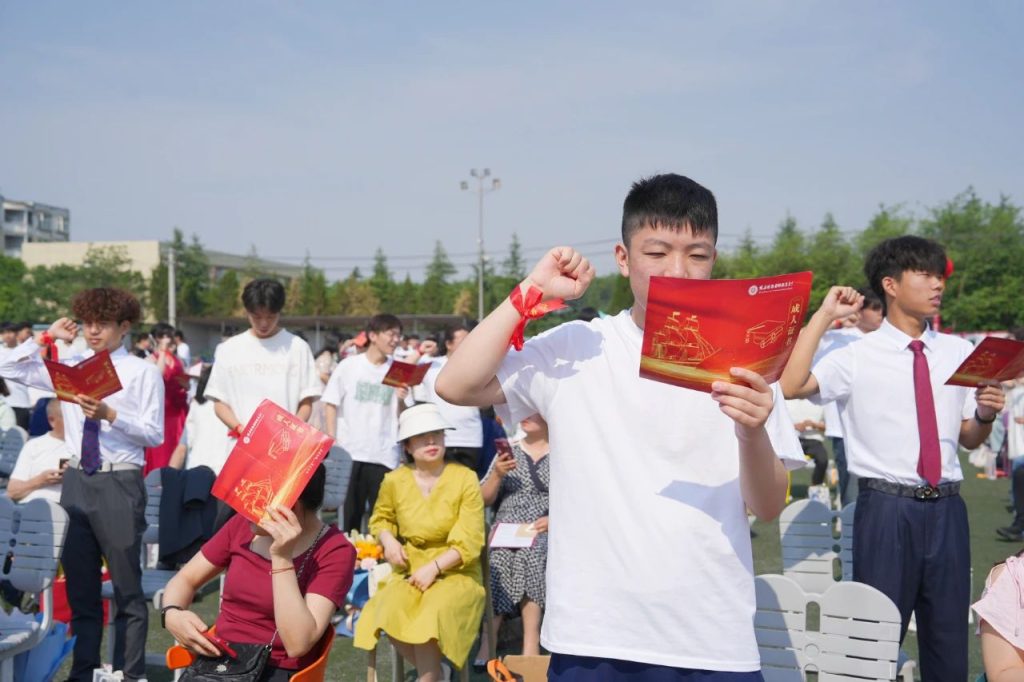 青春不谢幕，梦想再起航 | 西安博雅艺术职业高中2025届毕业典礼暨成人礼