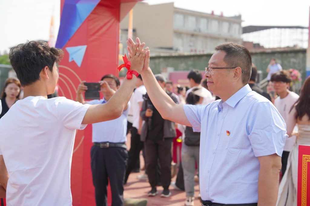 青春不谢幕，梦想再起航 | 西安博雅艺术职业高中2025届毕业典礼暨成人礼