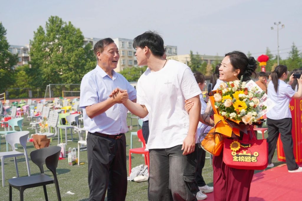 青春不谢幕，梦想再起航 | 西安博雅艺术职业高中2025届毕业典礼暨成人礼