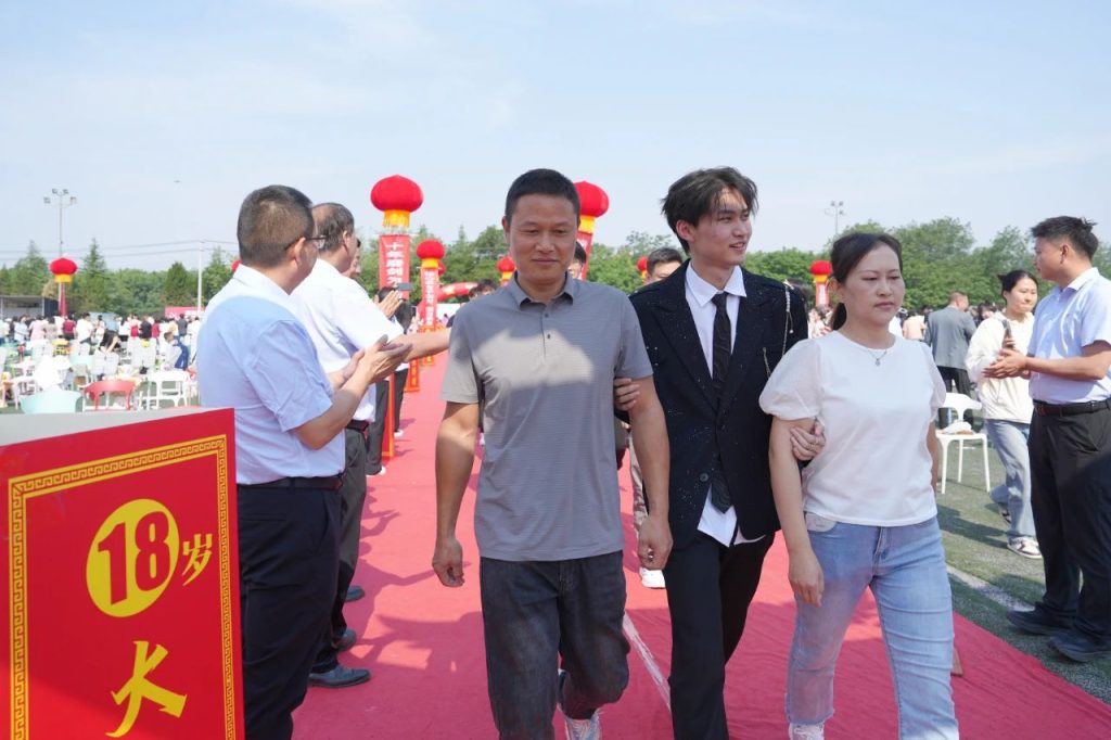 青春不谢幕，梦想再起航 | 西安博雅艺术职业高中2025届毕业典礼暨成人礼