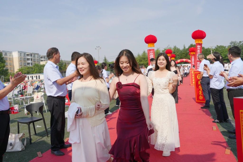 青春不谢幕，梦想再起航 | 西安博雅艺术职业高中2025届毕业典礼暨成人礼