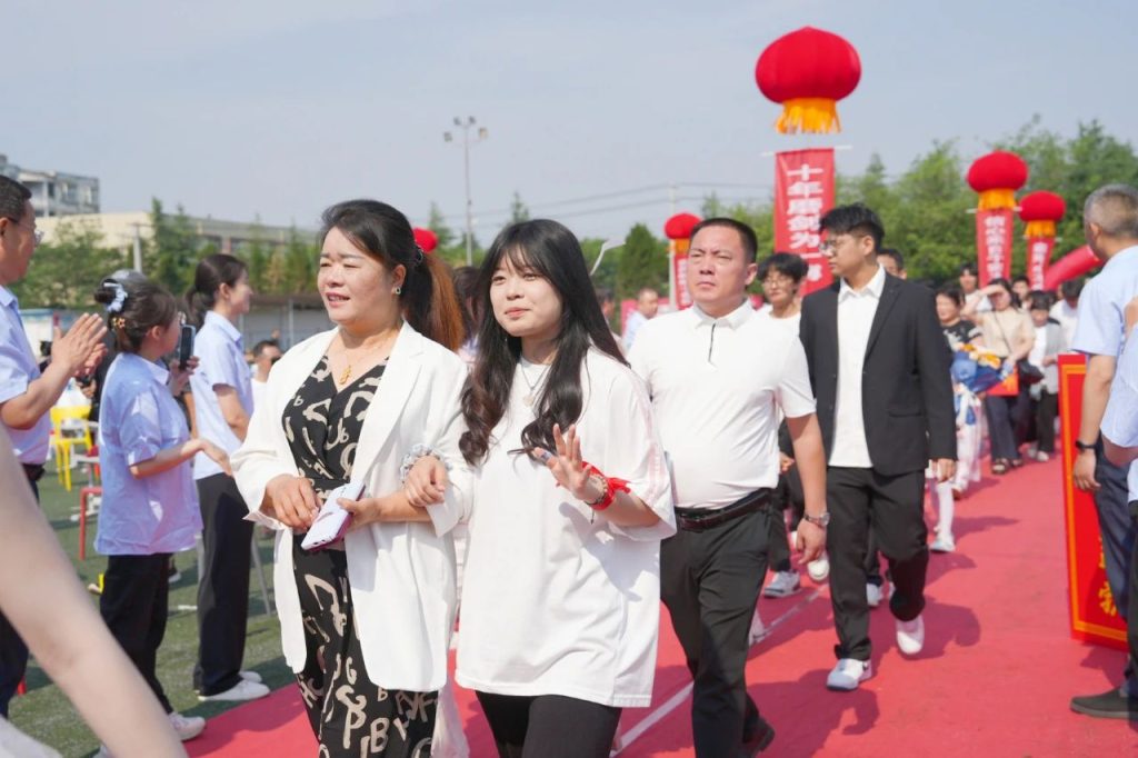 青春不谢幕，梦想再起航 | 西安博雅艺术职业高中2025届毕业典礼暨成人礼