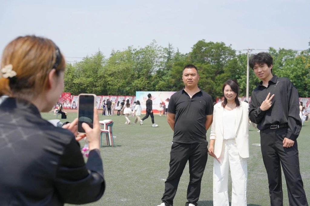 青春不谢幕，梦想再起航 | 西安博雅艺术职业高中2025届毕业典礼暨成人礼