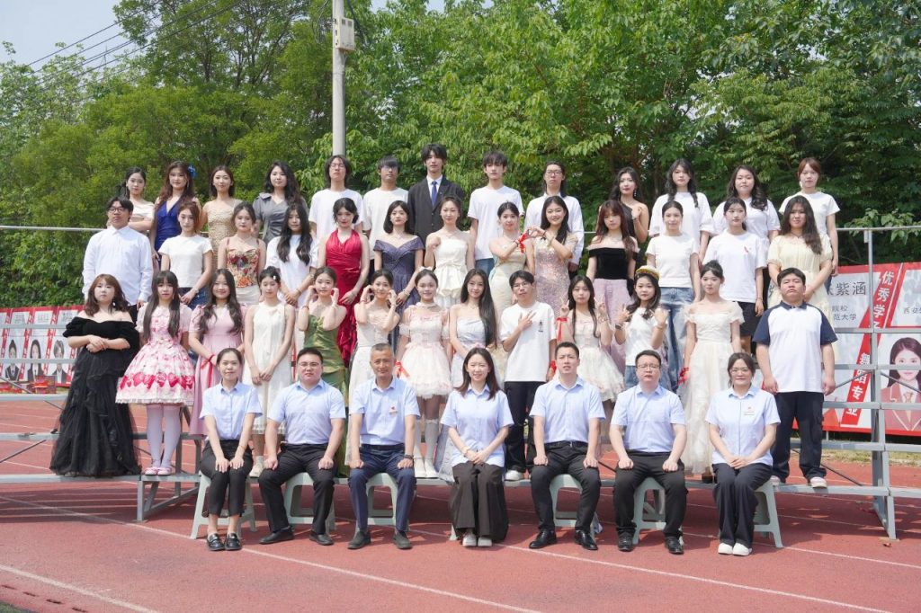 青春不谢幕，梦想再起航 | 西安博雅艺术职业高中2025届毕业典礼暨成人礼