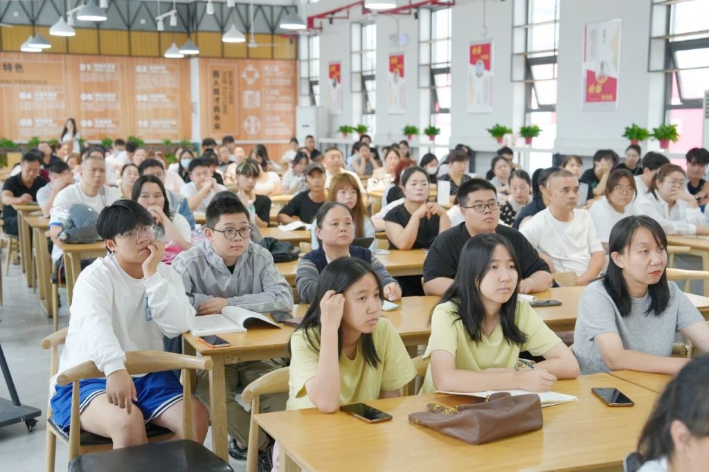 志愿填报太烧脑？这场指导会教你“用好每一分”
