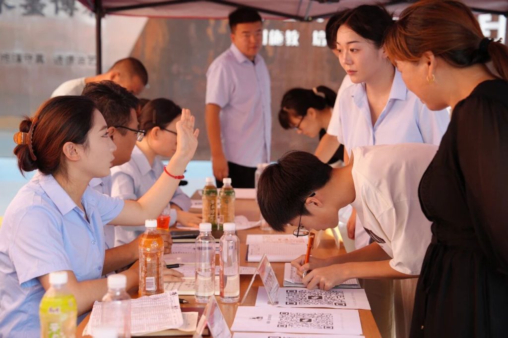 西安博雅艺术职业高中的开学叙事诗：老生笔记上的续写，新生书包里的期待