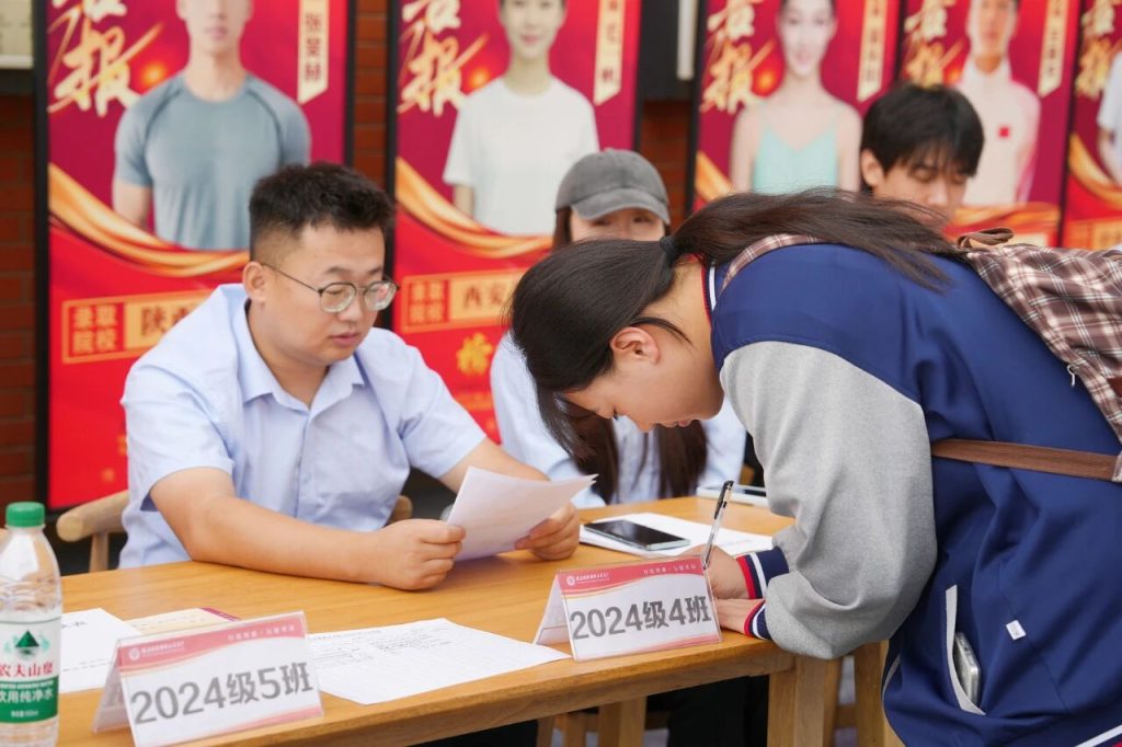 西安博雅艺术职业高中的开学叙事诗：老生笔记上的续写，新生书包里的期待