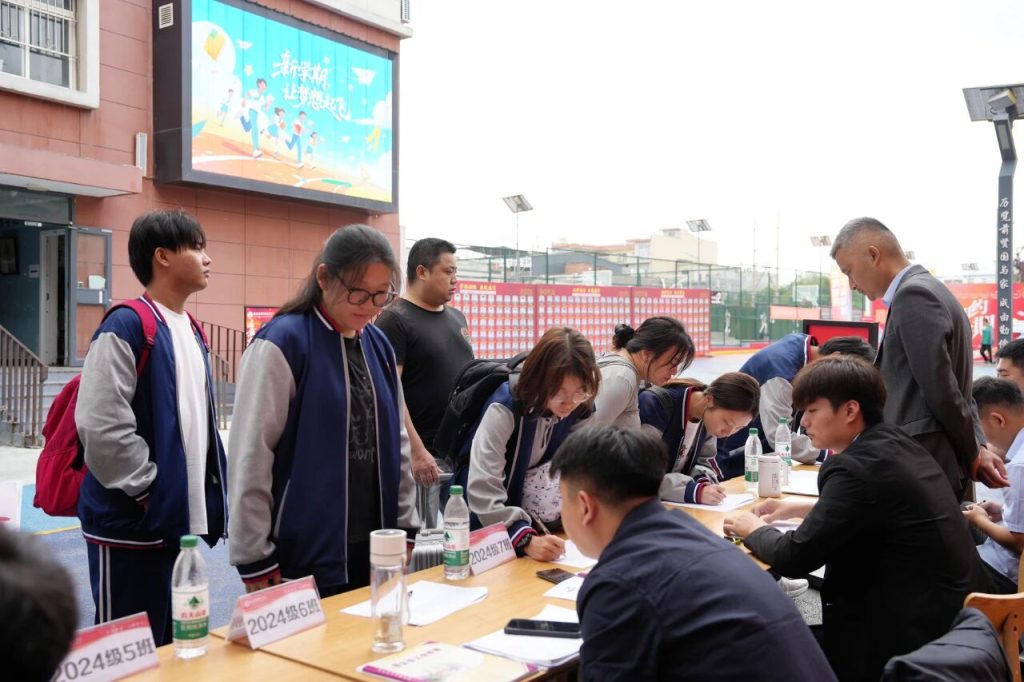 西安博雅艺术职业高中的开学叙事诗：老生笔记上的续写，新生书包里的期待