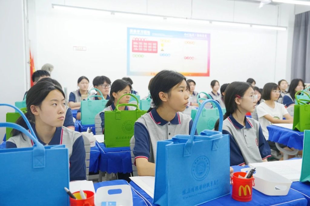 西安博雅艺术职业高中的开学叙事诗：老生笔记上的续写，新生书包里的期待