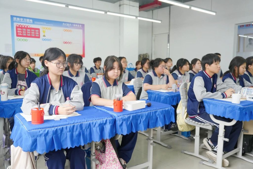 西安博雅艺术职业高中的开学叙事诗：老生笔记上的续写，新生书包里的期待