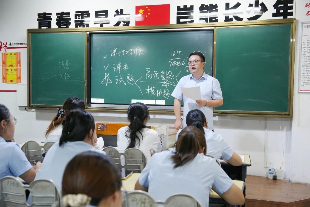 拥抱“新”变化，共谋“新”发展丨新时代新课标背景下的开学培训