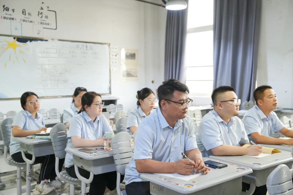 拥抱“新”变化，共谋“新”发展丨新时代新课标背景下的开学培训