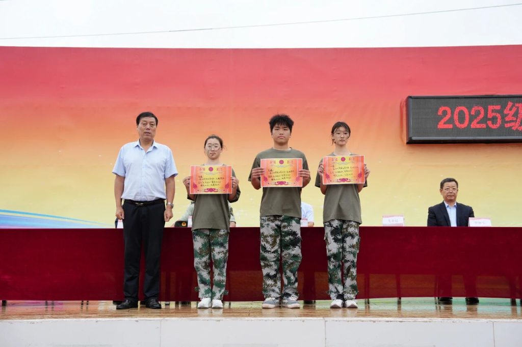 迷彩青春展锋芒！西安博雅艺术职业高中2025级新生军训汇演超燃来袭