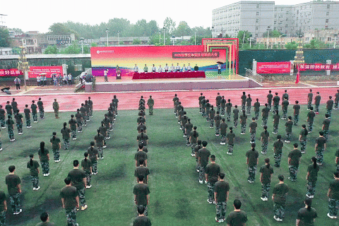 2025级新生军训开营：上好开学“第一课”，迈好青春“正步”