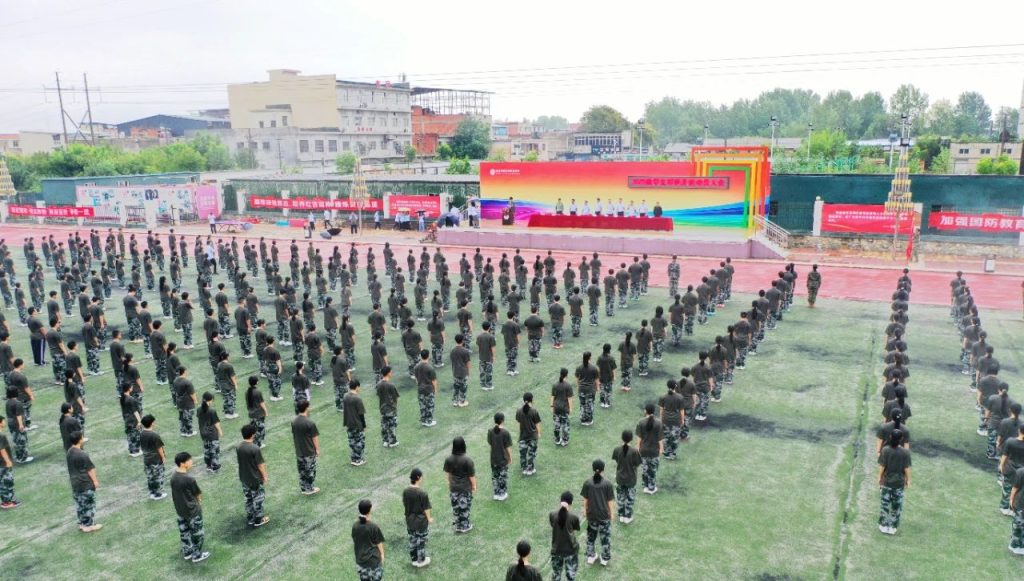 2025级新生军训开营：上好开学“第一课”，迈好青春“正步”